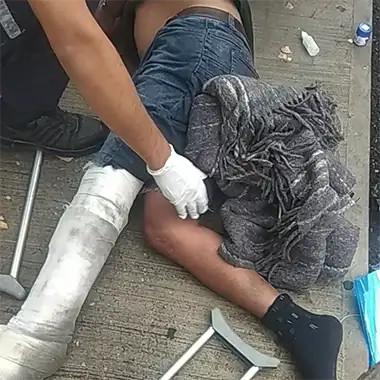 Persona recibiendo atención médica